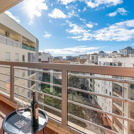 Apartment Cool Motion Rocha T1